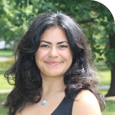 Paula Naharros headshot
