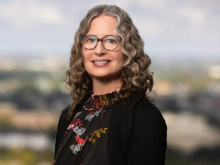 Gretchen Clum headshot